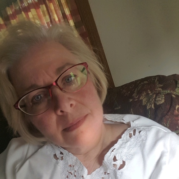 Meet your Posher, Cheryl - Picture 1 of 1